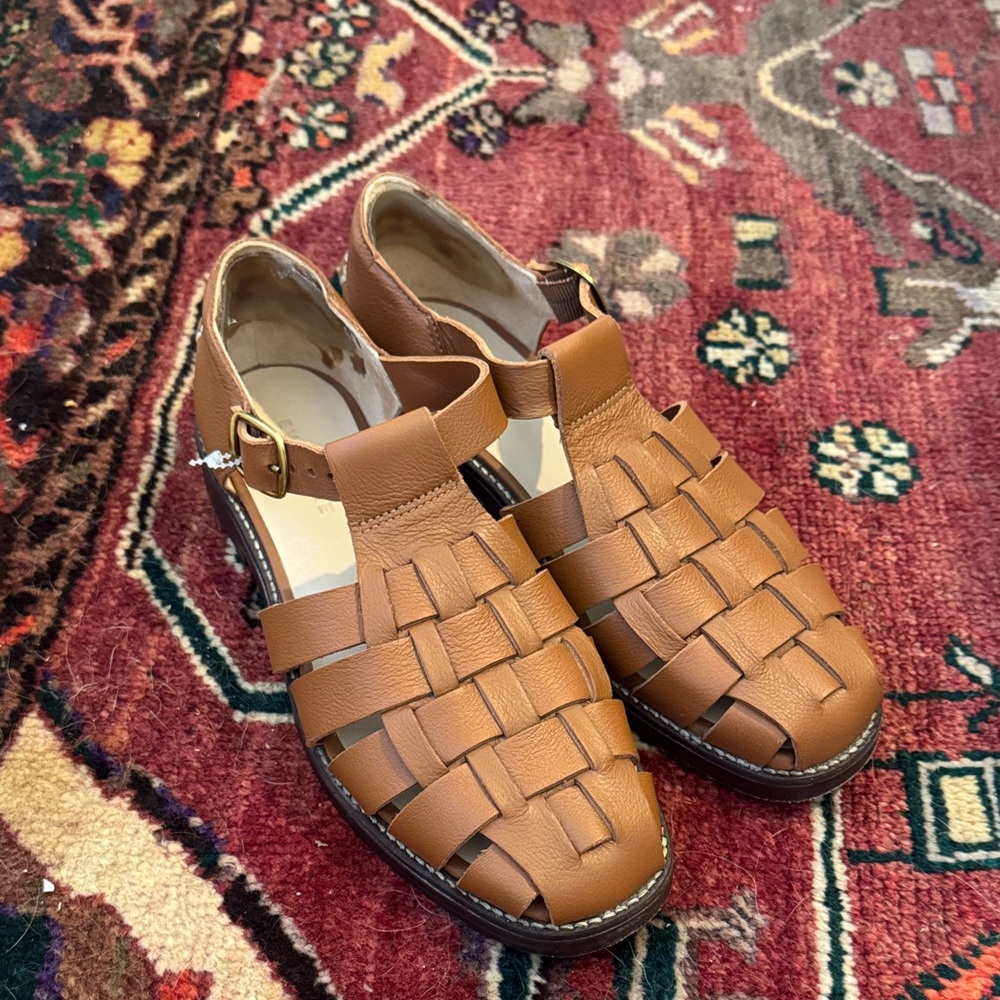 Everlane Brown Leather women’s fisherman Sandals in Adobe brown